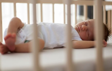 המדריך המלא ליצירת סביבת שינה חלומית לתינוקך